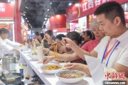 奇门八卦“嗦粉”经济火热 中国多地“食力”出圈