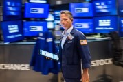 奇门八卦尾盘：美股小幅上扬 标普指数上涨约0.3%